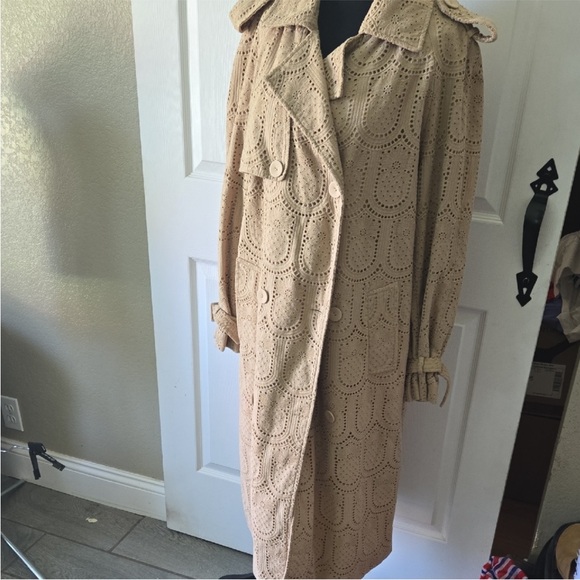 ☔️ FARM Rio for Anthropologie Womens Cottagecore Eyelet Beige Trench Coat Medium - Picture 10 of 16